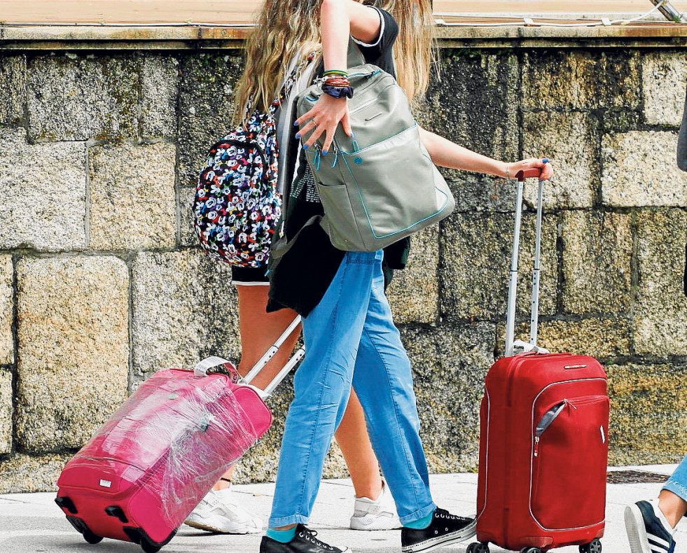 FOTO Turistas en Sanxenxo  M.F.