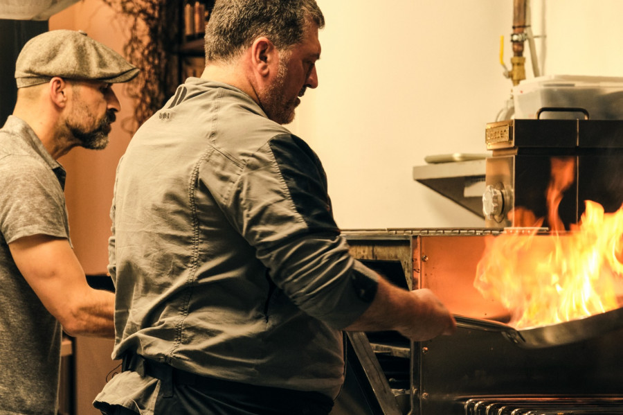 Un nuevo restaurante, el Berek.et, asoma ya al mar del Orzán con una nueva propuesta culinaria