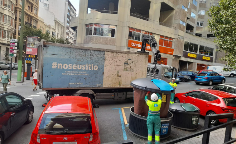 El quinto contenedor de basura eliminará aparcamiento y disparará los costes