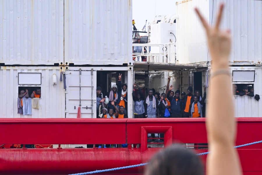 Más de 5.000 personas llegan a Lampedusa en 110 desembarcos en 24 horas