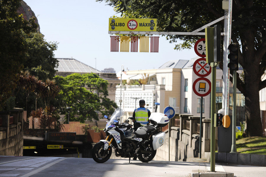 Un nuevo accidente con el gálibo obliga a cerrar el túnel de María Pita