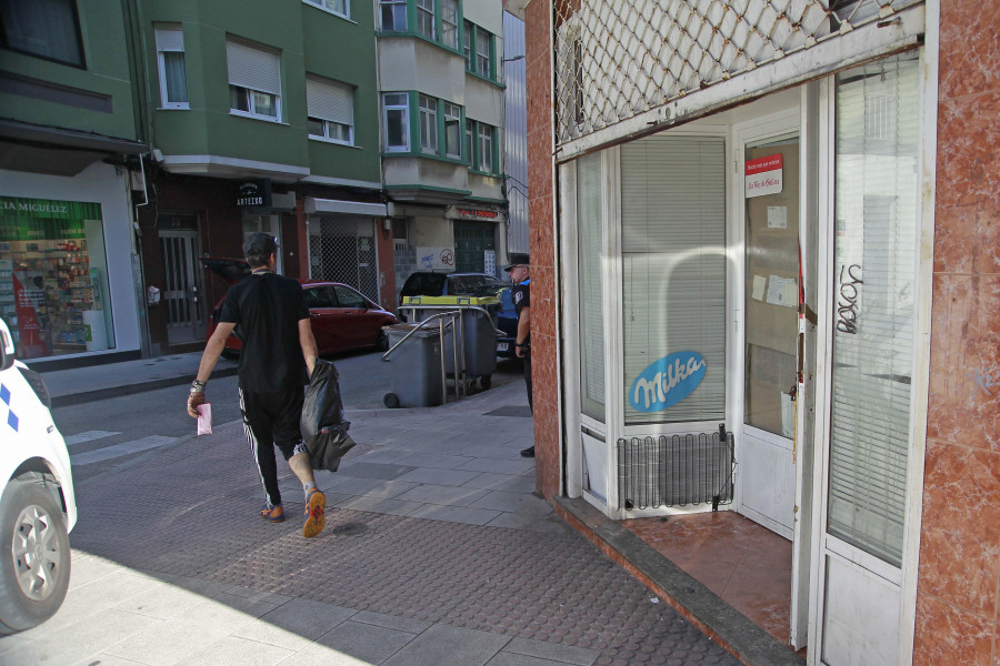 La Policía Local pone punto y final a la okupación de una panadería en Os Mallos