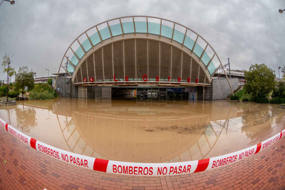 Imagen de una zona inundada en la estación de la Garena en Alcalá de Henares, Madrid, tras las fuertes lluvias @EFE