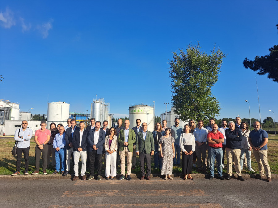 Representantes de empresas ambientales visitan la principal planta de bioetanol de Galicia