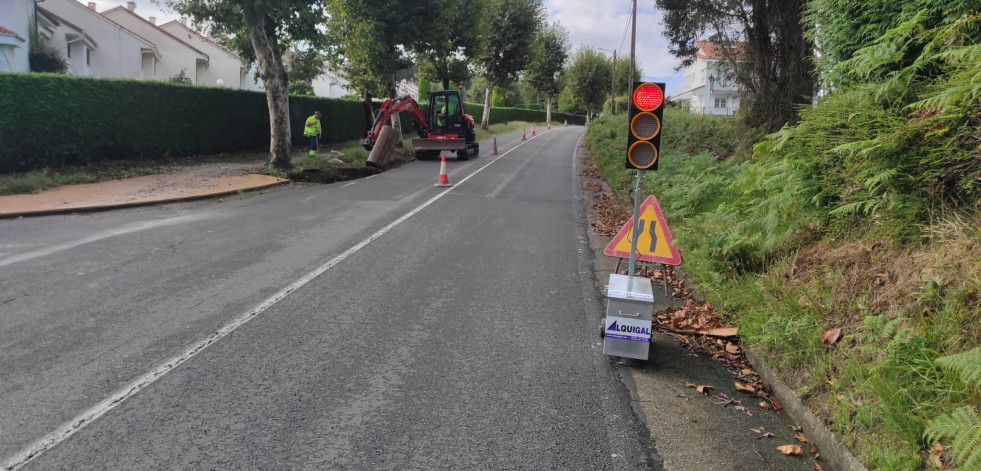 La Xunta realiza obras para mejorar la seguridad vial en la urbanización de Os Regos