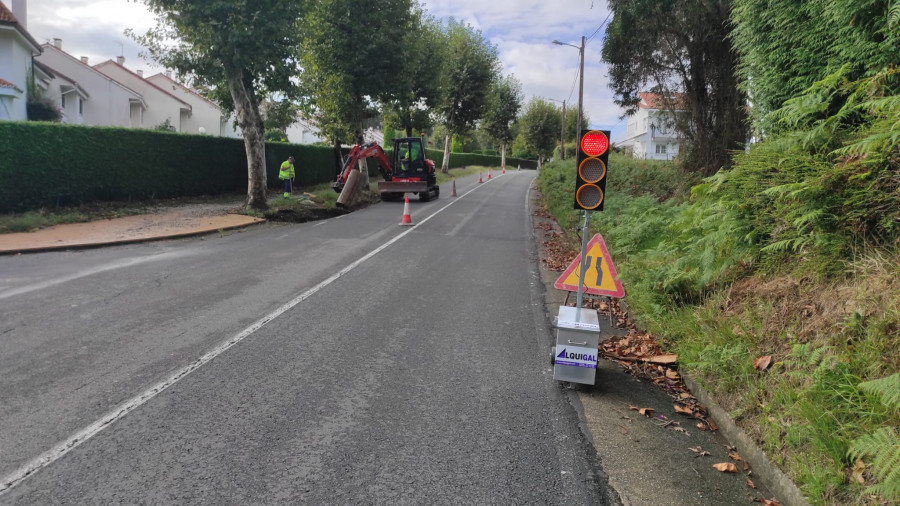 La Xunta realiza obras para mejorar la seguridad vial en la urbanización de Os Regos