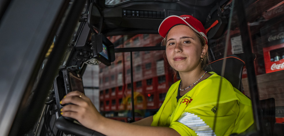 La Escuela de Carretilleras de Coca-Cola facilita el empleo femenino en la industria