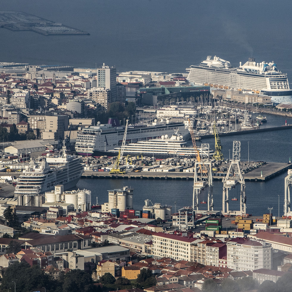 Un buque que transporta munición se refugia en Vigo desde hace una semana tras sufrir un 