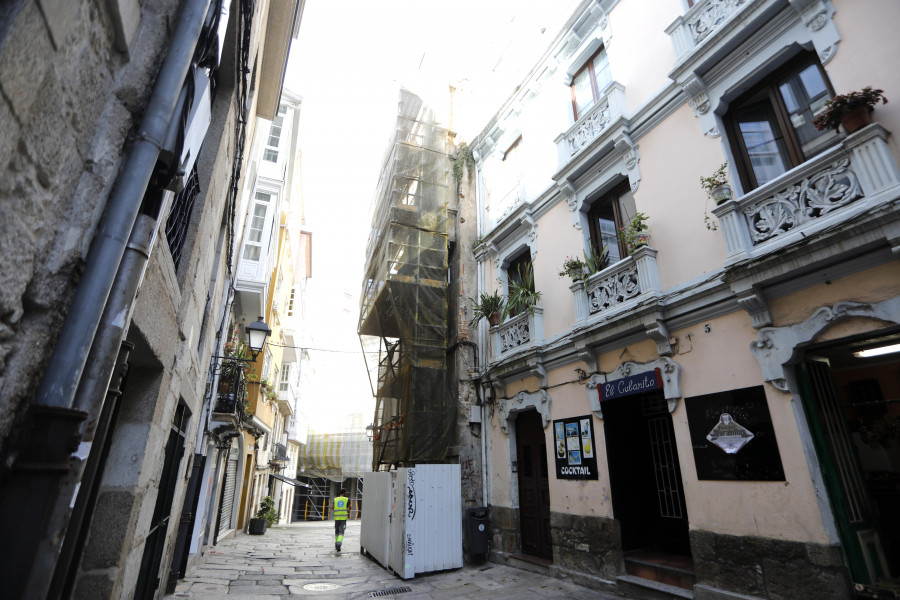 "Palomas, excrementos y plagas de insectos" en plena Ciudad Vieja de A Coruña