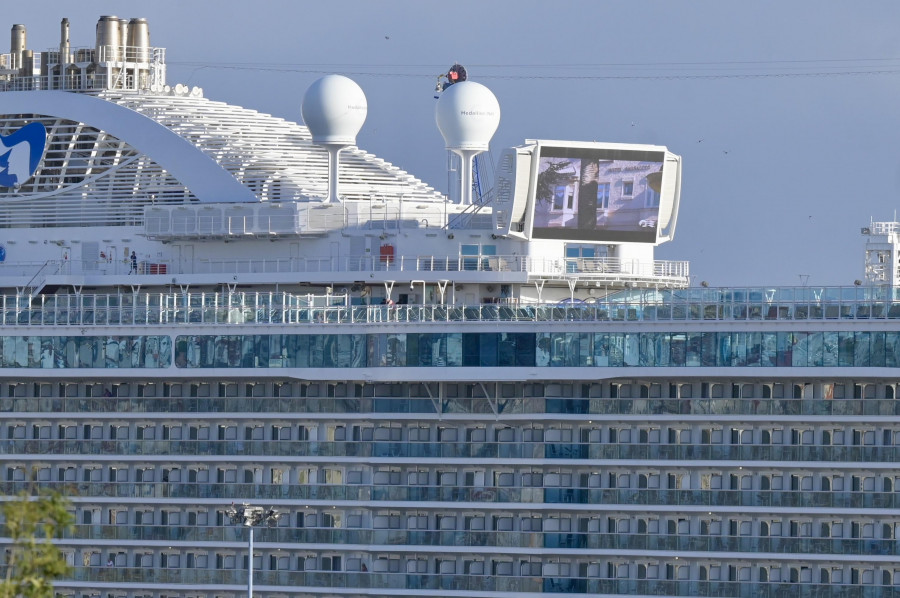 Casi 9.000 turistas llegaron en dos cruceros tras una noche de fuertes vientos en A Coruña