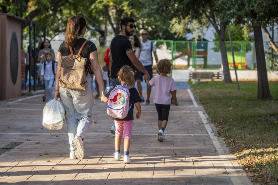 La mitad de los escolares va a pie a clase, un 3% en bicicleta y un 7% emplea el bus escolar