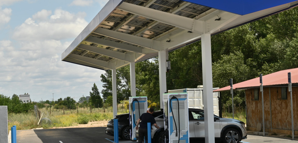 La red de puntos de recarga de coches eléctricos avanza con poco uso