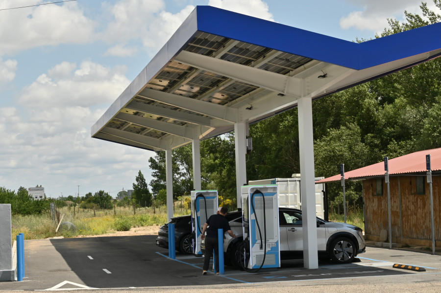 La red de puntos de recarga de coches eléctricos avanza con poco uso