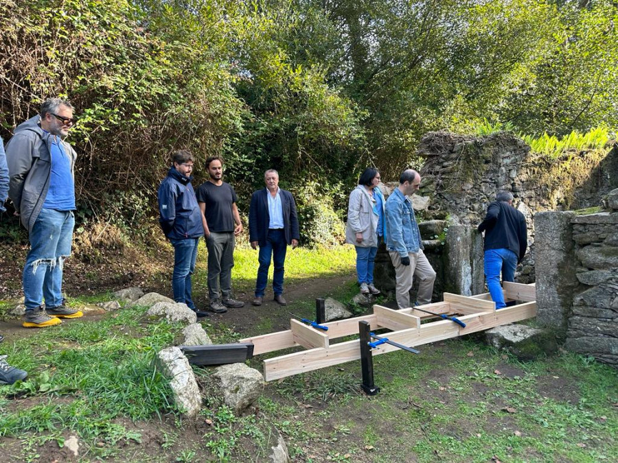 Los alumnos de un seminario de Cesuga y Xera recuperan un antiguo molino de Arteixo