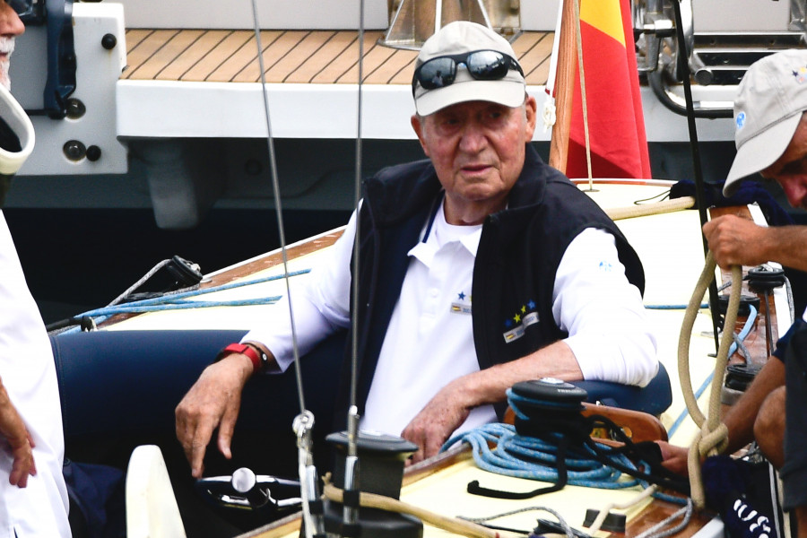 Juan Carlos I sale a navegar a bordo del 'Bribón' en Sanxenxo