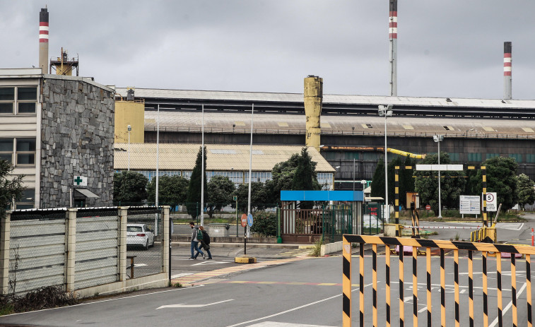 Los extrabajadores de Alu Ibérica esperan puestos en los nuevos proyectos de la planta