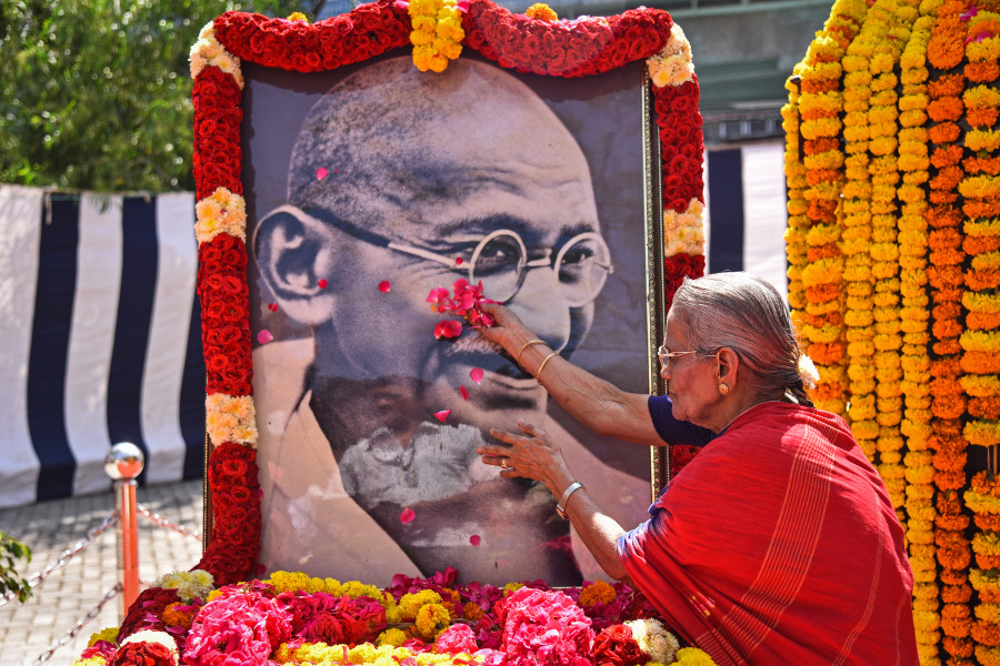 La India celebra con sobriedad el aniversario del nacimiento de mahatma Gandhi