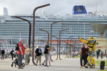 Turistas foto robot crucero triple escala @Albores