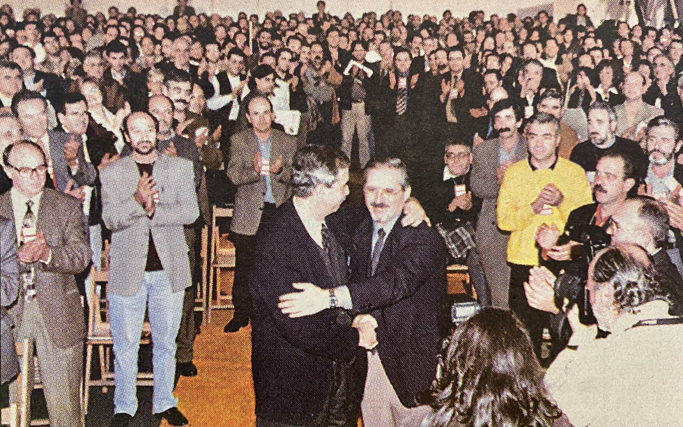 Emilio Perez Touriño recibe un abrazo de Miguel Cortizo 1998