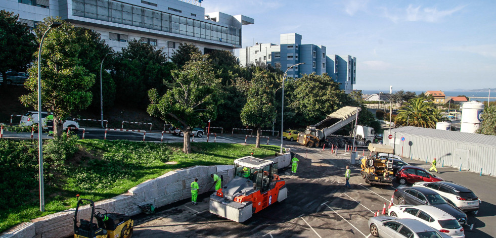 Rescatado un hombre en A Coruña tras caerse por un terraplén de cinco metros en el Chuac