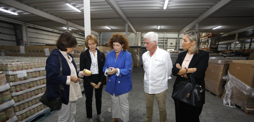 Cruz Roja provee de alimentos a 8.100 coruñeses desde sus almacenes de Ledoño