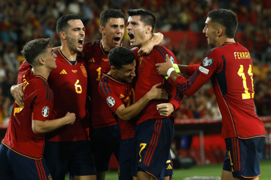 Morata y Sancet le dan una importante victoria a España (2-0)