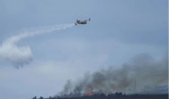 El incendio en Trabada en Lugo  se aproxima a tres núcleos de población