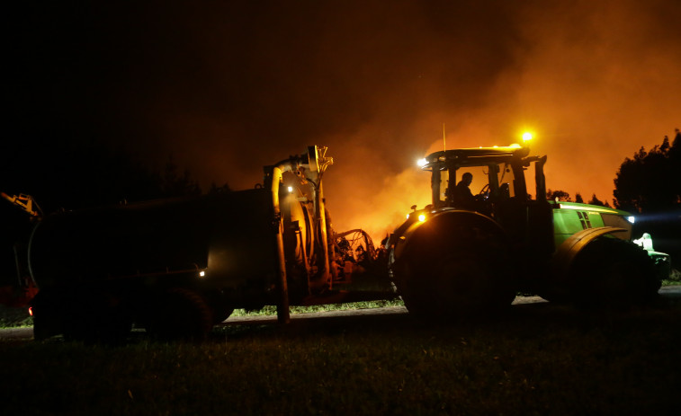 Sigue activo el incendio de Trabada, con situación 2 de alerta y más de 150 hectáreas calcinadas