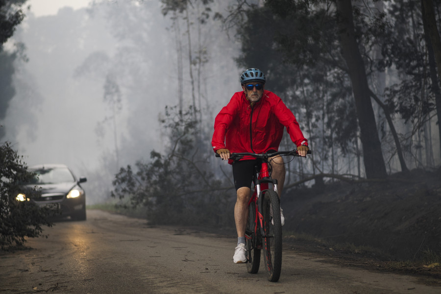 Estabilizado el incendio de Trabada y controlados los cuatro de Foz