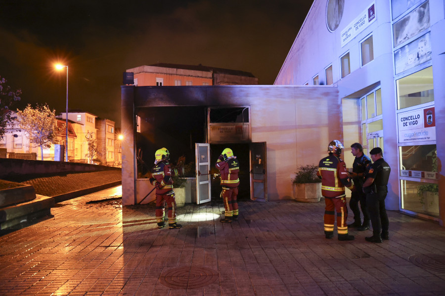 Arrestado en Vigo acusado de quemar un almacén junto a la piscina del Carmen