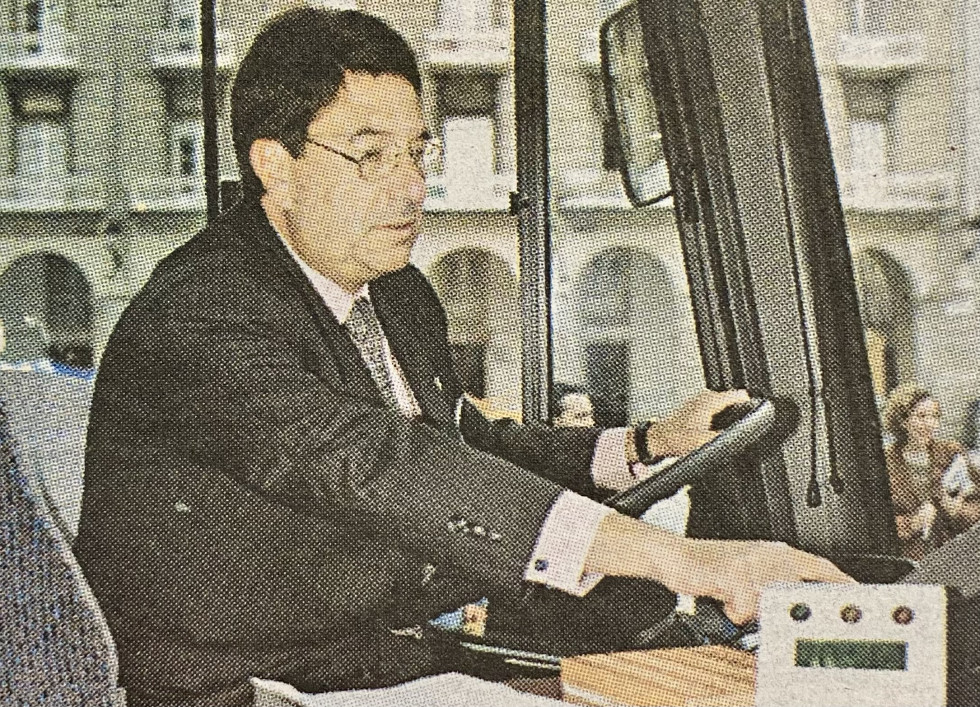 Francisco Vázquez en un autobús 1998