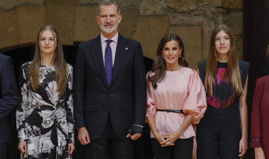 La familia real asiste al concierto por la “paz” de los Premios Princesa de Asturias