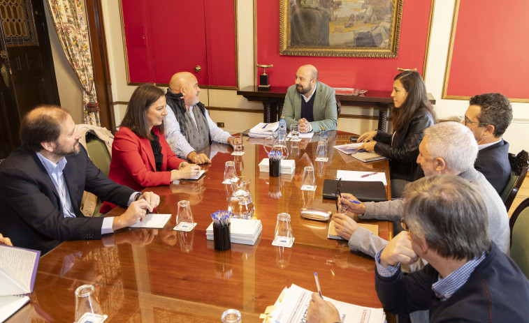 El Ayuntamiento se lanza a una carrera para evitar la subida de la tasa de basura en A Coruña