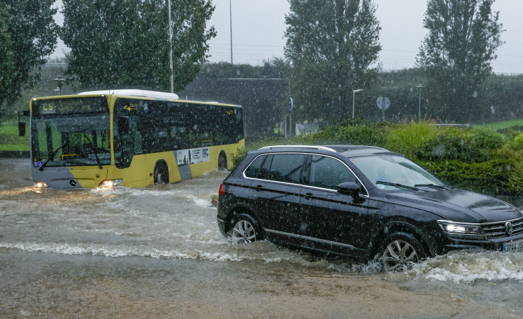 'Celine' deja inundaciones y carreteras cortadas a su paso por Galicia