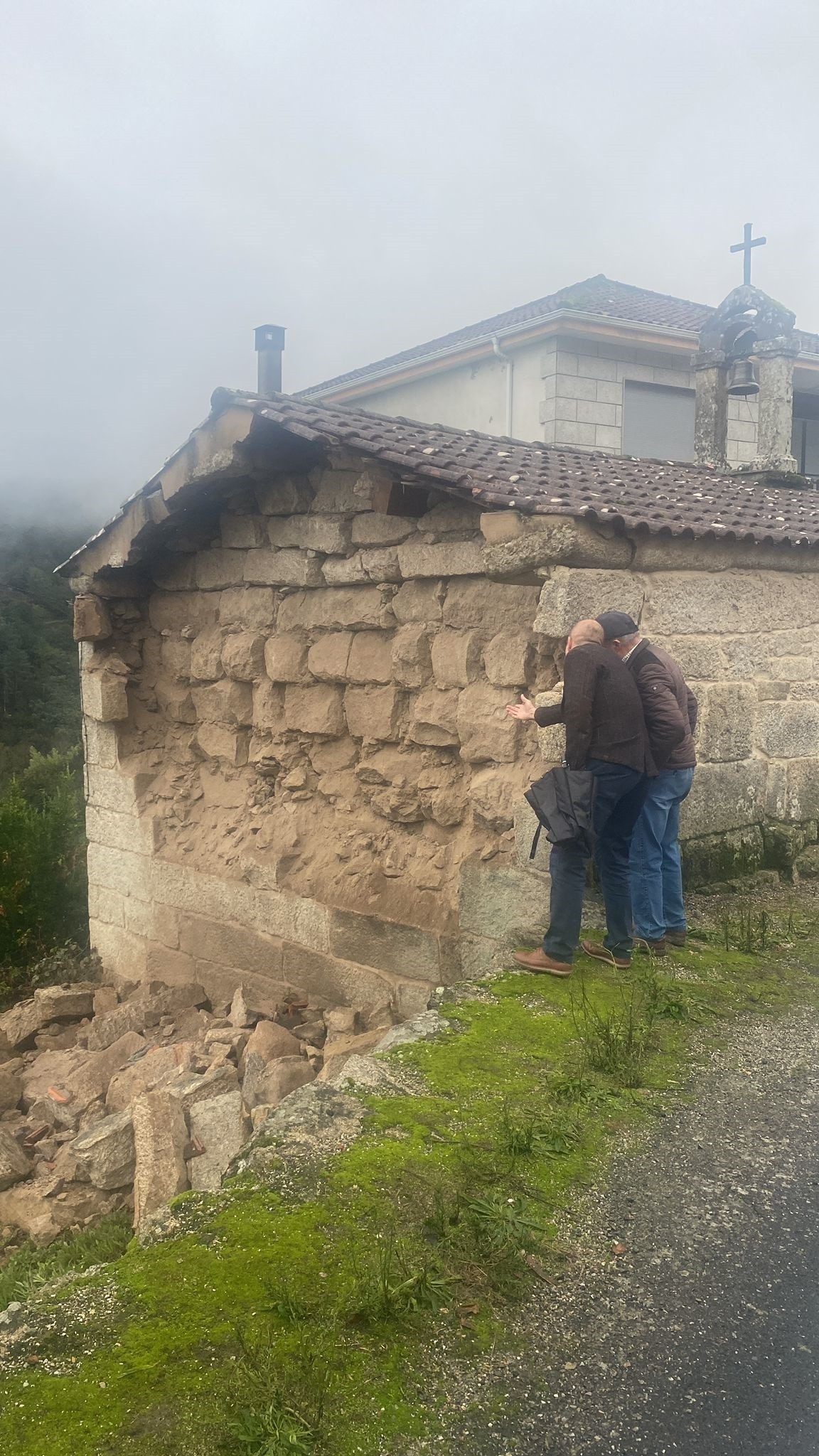 EuropaPress 5544172 capilla pazos arenteiro ayuntamiento ourensano boboras sufre derrumbe 16584588