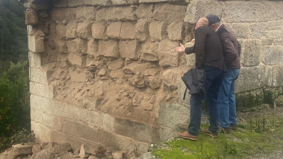 Las lluvias causan el derrumbe de parte de la capilla de San Roque de Boborás