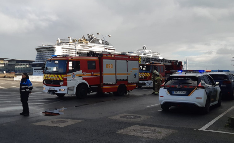 El puerto de A Coruña acoge un simulacro de evacuación por maleta bomba