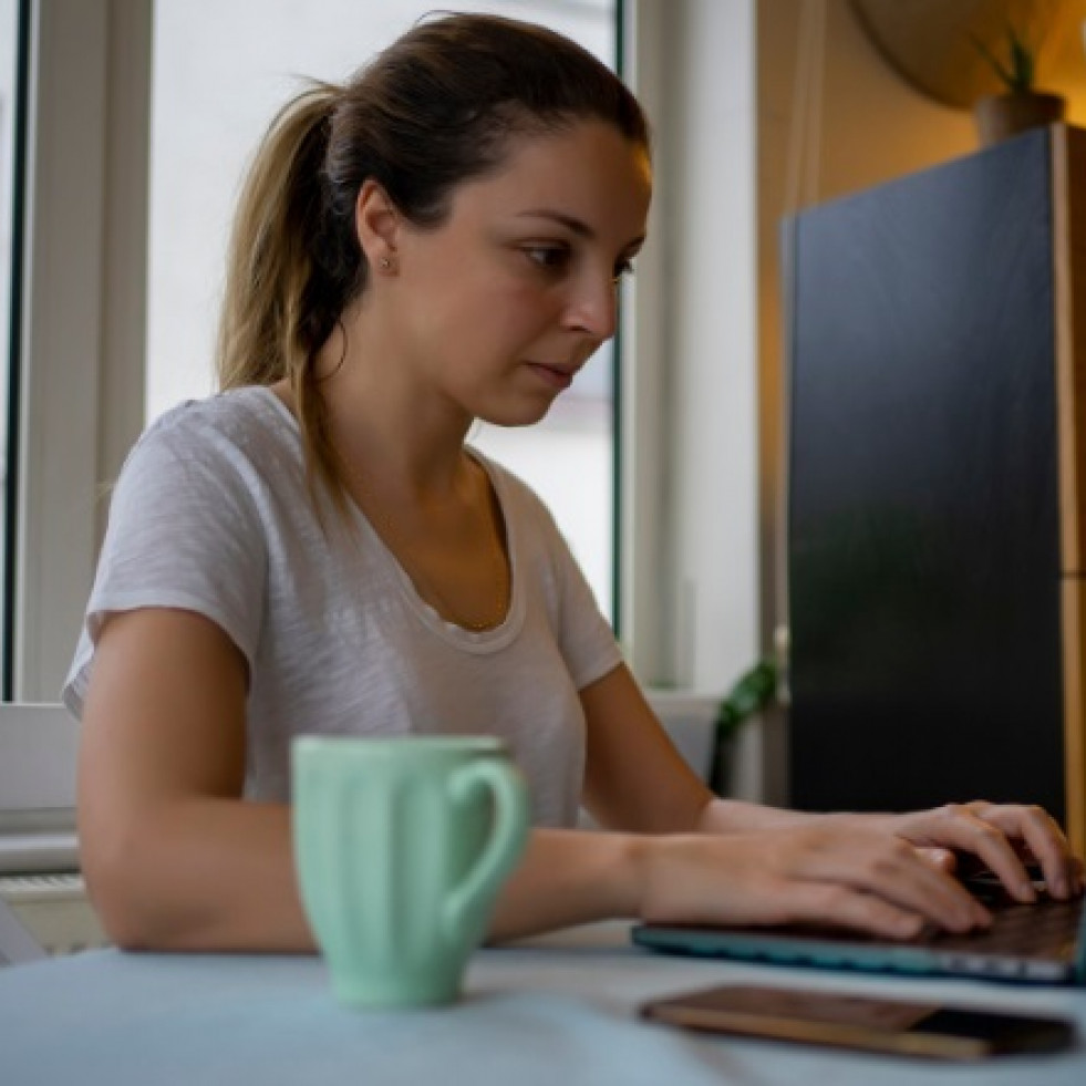 Las mujeres autónomas ingresan un 30 % menos que los hombres