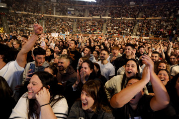 El cantante asturiano, ayer en el Coliseum  @patricia g. fraga (3)