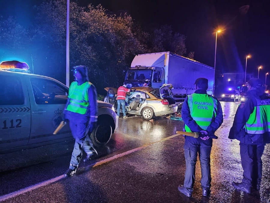 Fallece una joven de 23 años y personas resultan heridas graves en un accidente en Viveiro