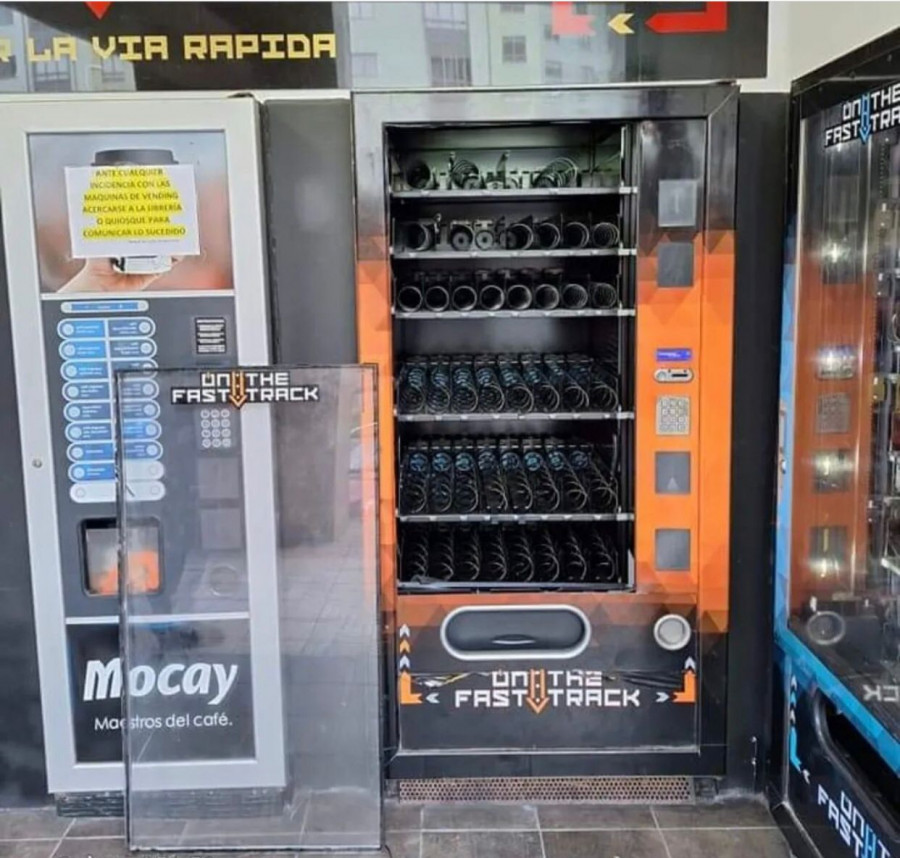 Un encapuchado asalta el punto vending de Los Rosales en A Coruña