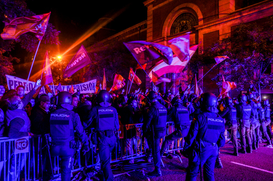 El PSOE y las protestas en Ferraz: "El PP no superó perder las elecciones tras el 11-M"