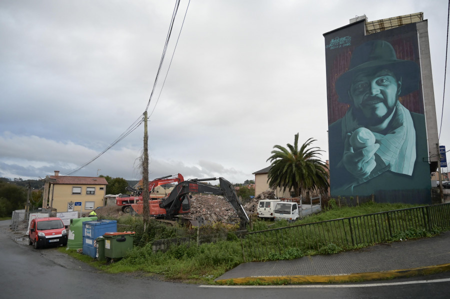 La demolición de un edificio ilegal cambia por completo  el horizonte de Os Campóns