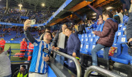 El cantante coruñés Iñigo Quintero visita Riazor tras convertirse en el top 1 mundial