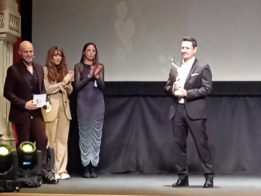 Modestia, sencillez y espontaneidad del productor José Alba en su recogida del Premio Luz en Huelva