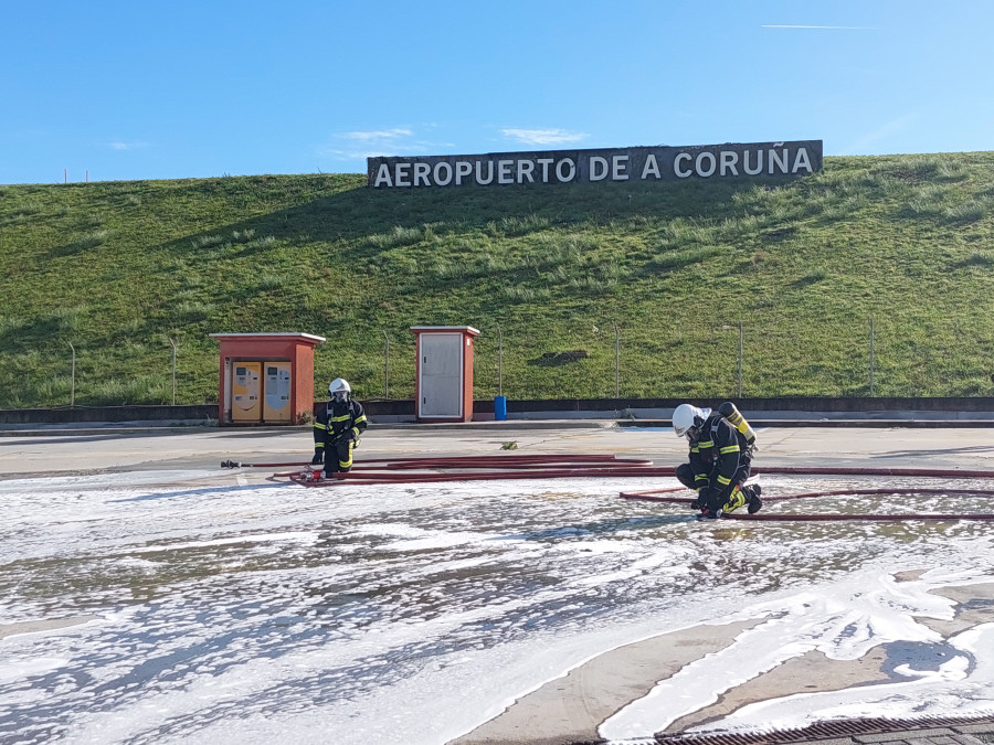 Alvedro realiza un simulacro de accidente aéreo