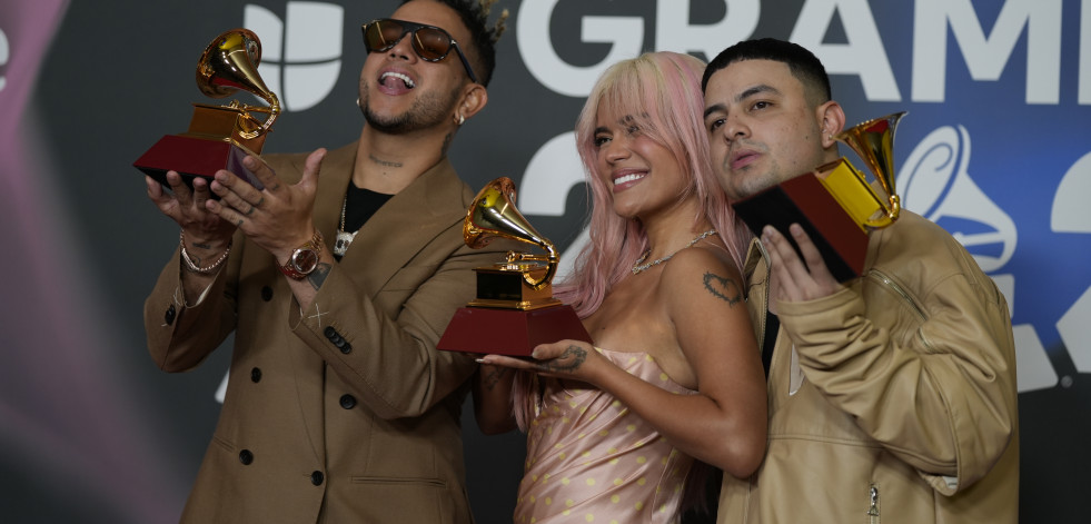 Los Latin Grammy más españoles coronan a Lafourcade, Shakira, Karol G, Bizarrap y Barrera