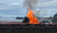 Arde un coche que circulaba por la AP-9 a la altura de Paderne