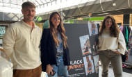 Un mercado solidario de influencers en el Black Friday de Cuatro Caminos en A Coruña