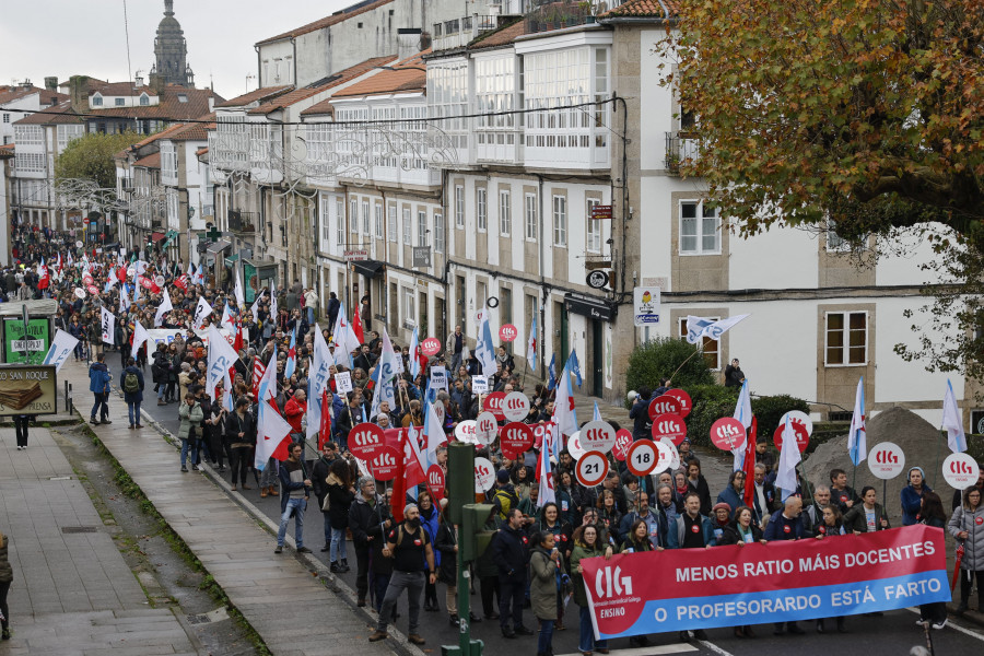 El profesorado gallego vuelve a salir a la calle para protestar contra el acuerdo de reducción de ratios y horario